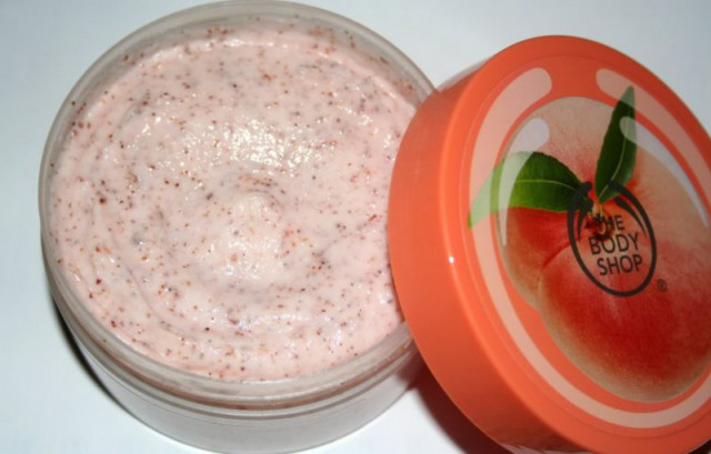 The body shop vineyard peach cream body scrub