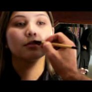 Eduardo Ferreira from Bobbi Brown Moisturizing the skin (Step 1 - Continued)